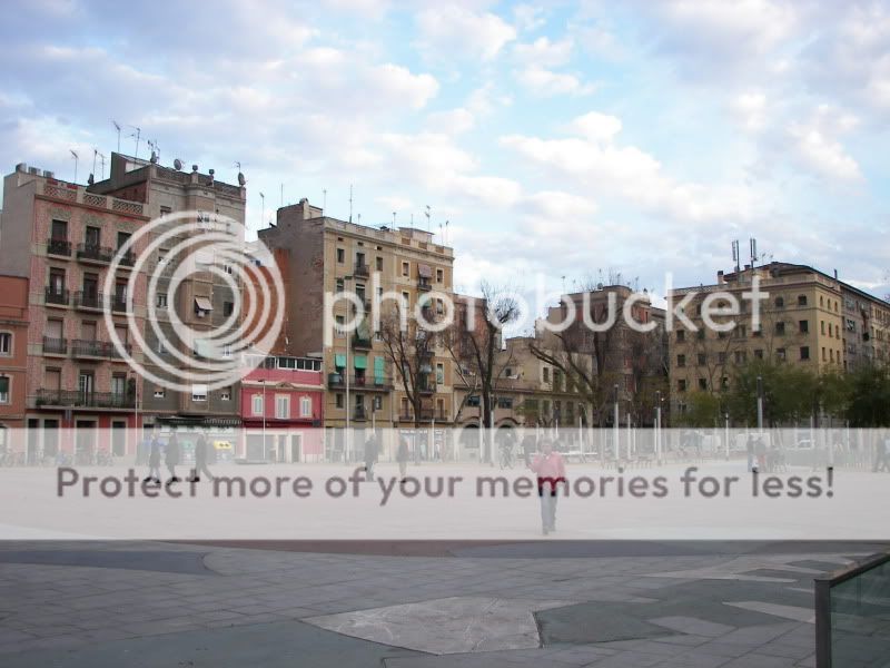http://i550.photobucket.com/albums/ii403/mihairosioru/teide/barcelona/b_barcelonetaplatz.jpg