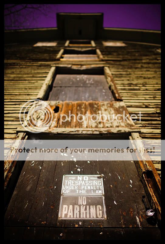 IMAGE: http://i550.photobucket.com/albums/ii411/Lodzinskiw/AlienWorld_Vertical_POTN.jpg