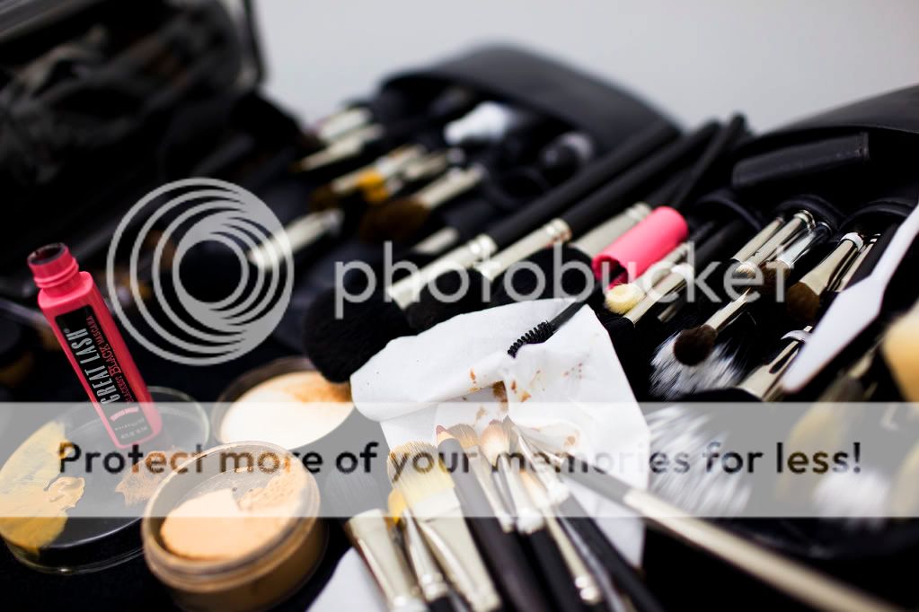 IMAGE: http://i550.photobucket.com/albums/ii411/Lodzinskiw/Lisa-Makeup1.jpg