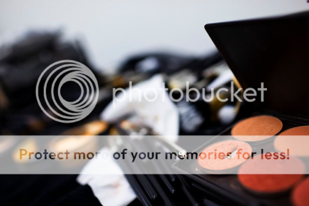 IMAGE: http://i550.photobucket.com/albums/ii411/Lodzinskiw/Lisa-Makeup2.jpg